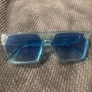 BLUE STYLISH SUNGLASSES